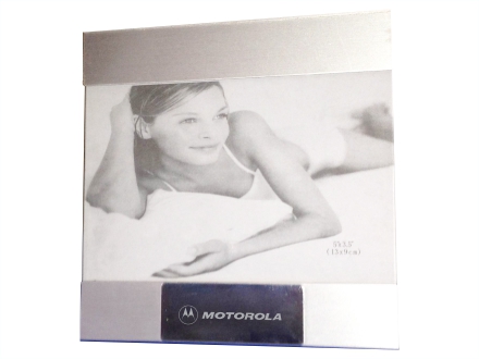 Porta retrato para brindes de alum�nio Tamanho da foto: 9 x 13 cm.