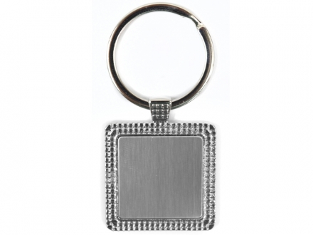 Chaveiro em inox com detalhes em quadradinhos