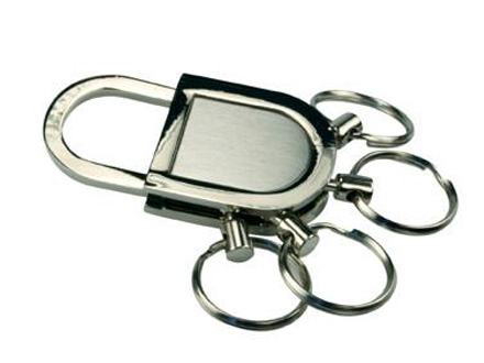 Chaveiro promocional met�lico com 4 argolas Acompanha caixinha de presente preta envernizada