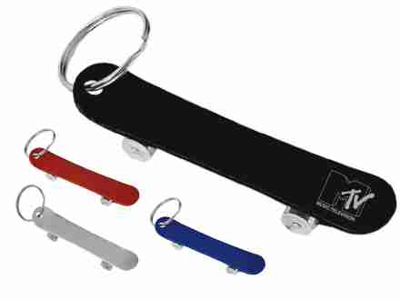 Chaveiro para brindes de metal no formato de skate