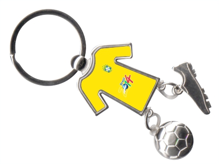 Chaveiro de metal em formato da camisa da sele��o brasileira de futebol