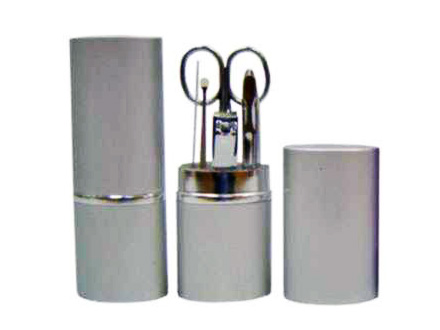 Kit Manicure promocional prata com 6 peas ( 2 esptulas, 1 tesoura, 1 cortador de unha, 1 pina, 1 lixa)