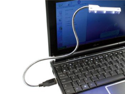 Lumin�ria para brindes com 3 l�mpadas e entrada USB