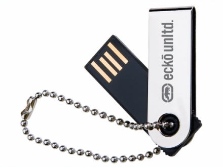 Pen drive de metal com corrente. Capacidade: 16GB