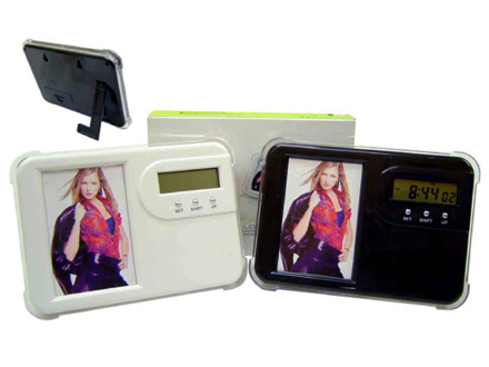 Porta retrato personalizado e rel�gio digital Tamanho da foto: 6x9 cm.