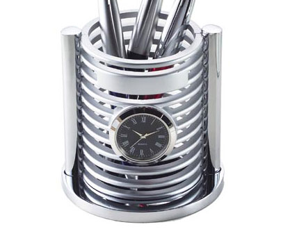 Rel�gio personalizado em metal com porta caneta