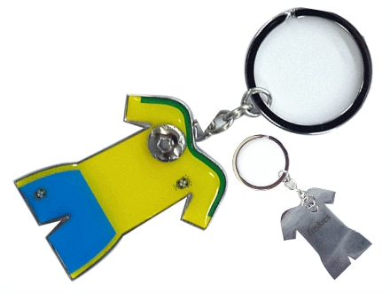 Chaveiro com uniforme da sele��o de futebol